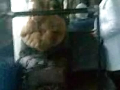 Хубава дама се българско порно срещна на улицата и прелъстена да смуче два петли