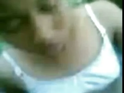 Аматьорска блондинка се сервира с порно с рускини горещи петли