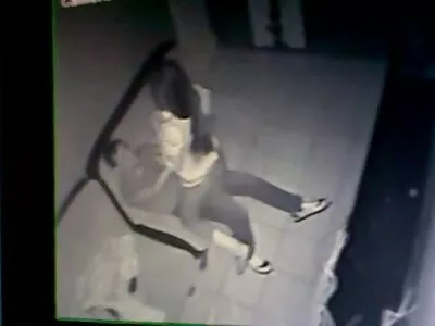 Толкова хубава брюнетка се забавлява в уеб камерата си и направи любителски секс това страхотно видео, насладете се