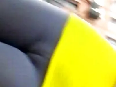 Космат азиатски тийнейджър смуче и язди BFs петел бг домашно порно