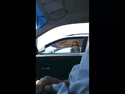 Блондинката с големи домашно секс видео размери използва играчката си
