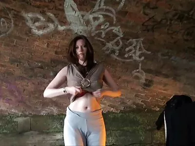 Грудаста дама си porno doma6no лиже путката