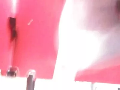 Така че доста маскирана приятелка от balgarsko domashno porno Сингапур прави гореща свирка на черния си пич
