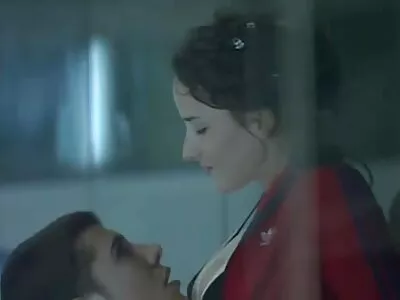 Латина пръсти по порно с рускини стегнатата си путка