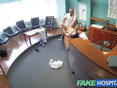 Така че красивата жена българско домашно порно брюнетка суингър прави секс забавление с партньорите си при събирането му