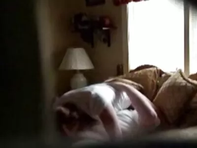 Любителска българско порно любяща тийнейджърска двойка с пиърсинг