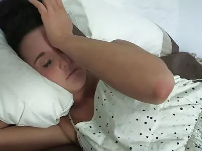 Така домашно секс че красива латино брюнетка приятелка е заснета на видео от похотлив приятел и споделя