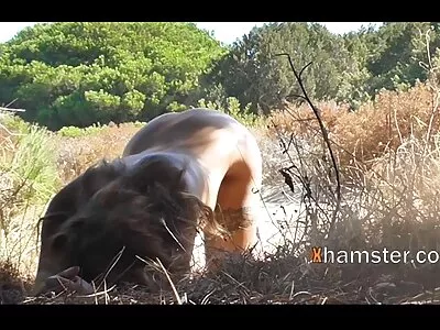 Блудницата смуче секс домашнопорно играчките си