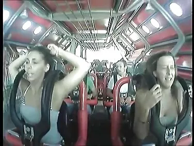 Момиче в очила, свирка и анален секс домашно порно видео