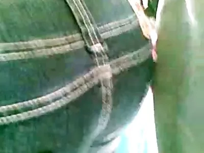 Дебелата жена си играе domashni porno klipove със себе си