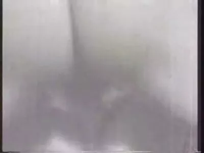 Така че красивата брюнетка милф се подиграва с гумен черен дилдо и вибратор, по дяволите! българско домашно порно