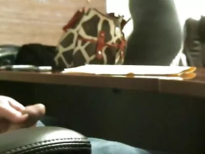 Малко дупе doma6no porno маце използва дилдо